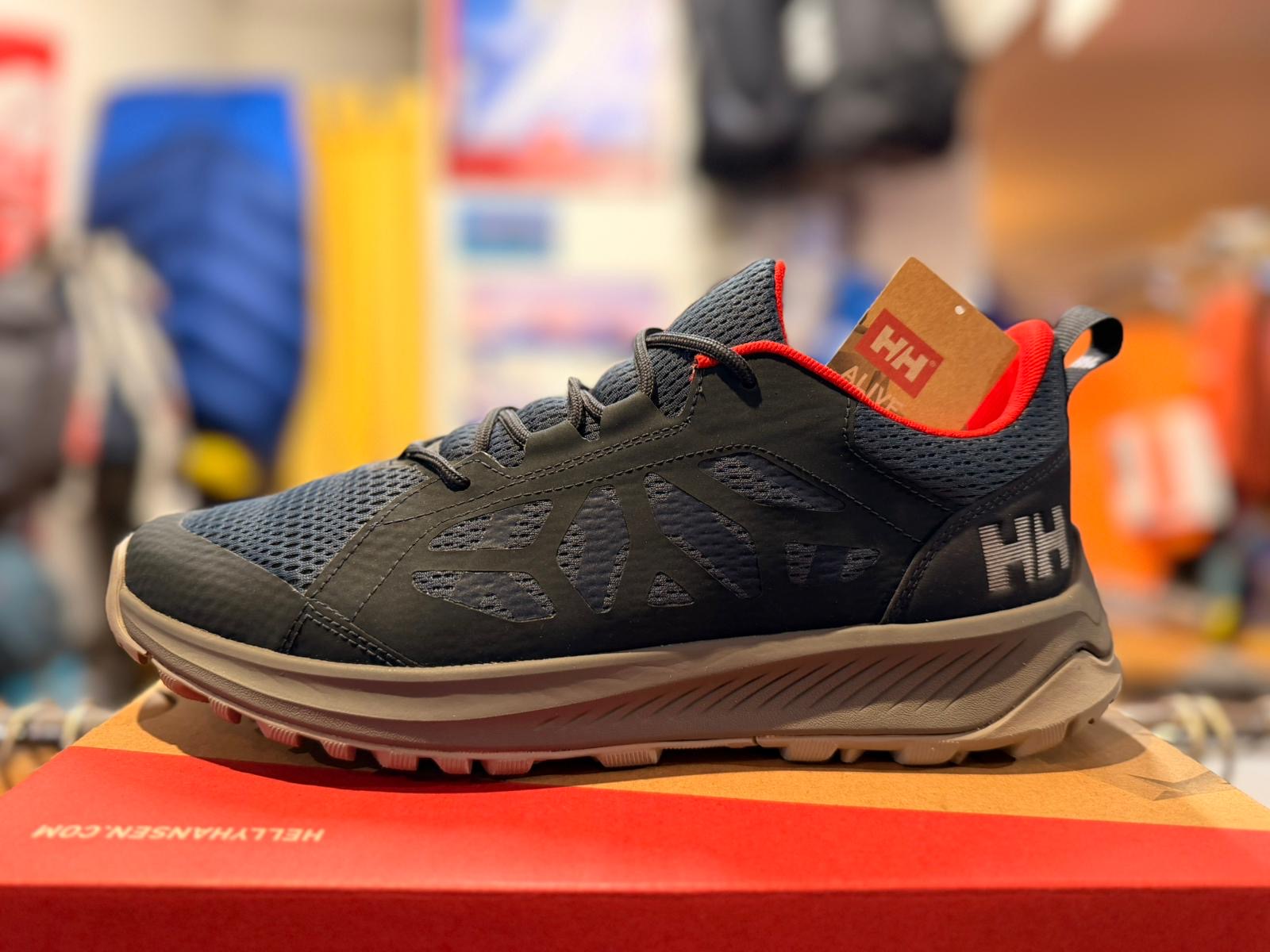 Chaussure bleue de randonnée, vue de profil